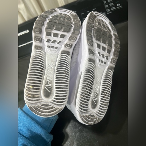 Nike Classic White Athletic Shoes - Picture 5 of 6